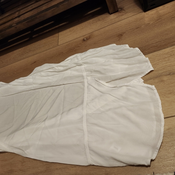 White Sleeveless Button-Up Blouse, women's medium - Picture 5 of 5